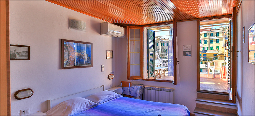 Room Martina  - Vernazza (SP) - Cinque Terre - Liguria - Italy