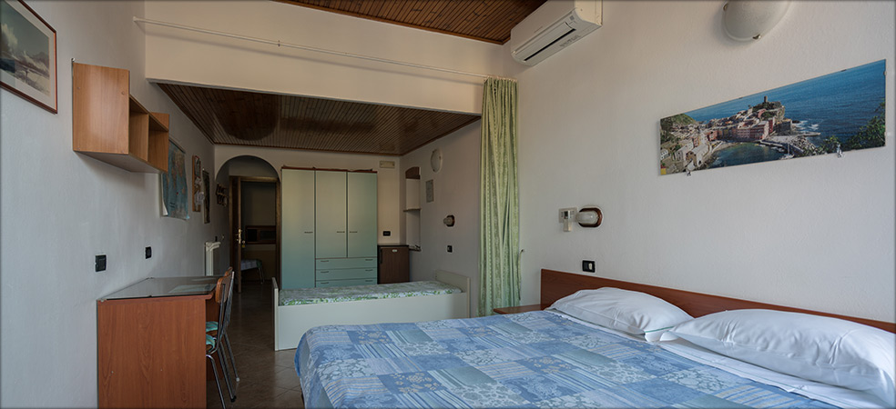 Room Martina  - Vernazza (SP) - Cinque Terre - Liguria - Italy