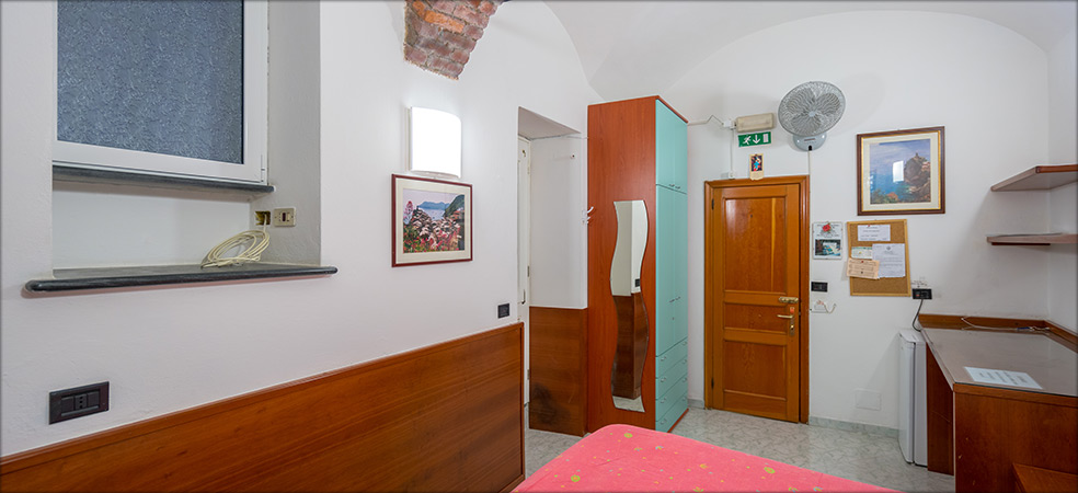 Room Martina  - Vernazza (SP) - Cinque Terre - Liguria - Italy
